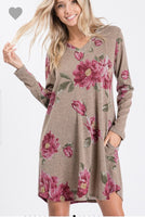 Floral vneck dress with pockets